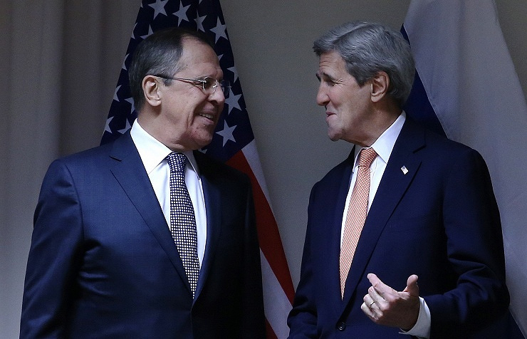 Russian Foreign Minister Sergey Lavrov (left) and US Secretary of State John Kerry 